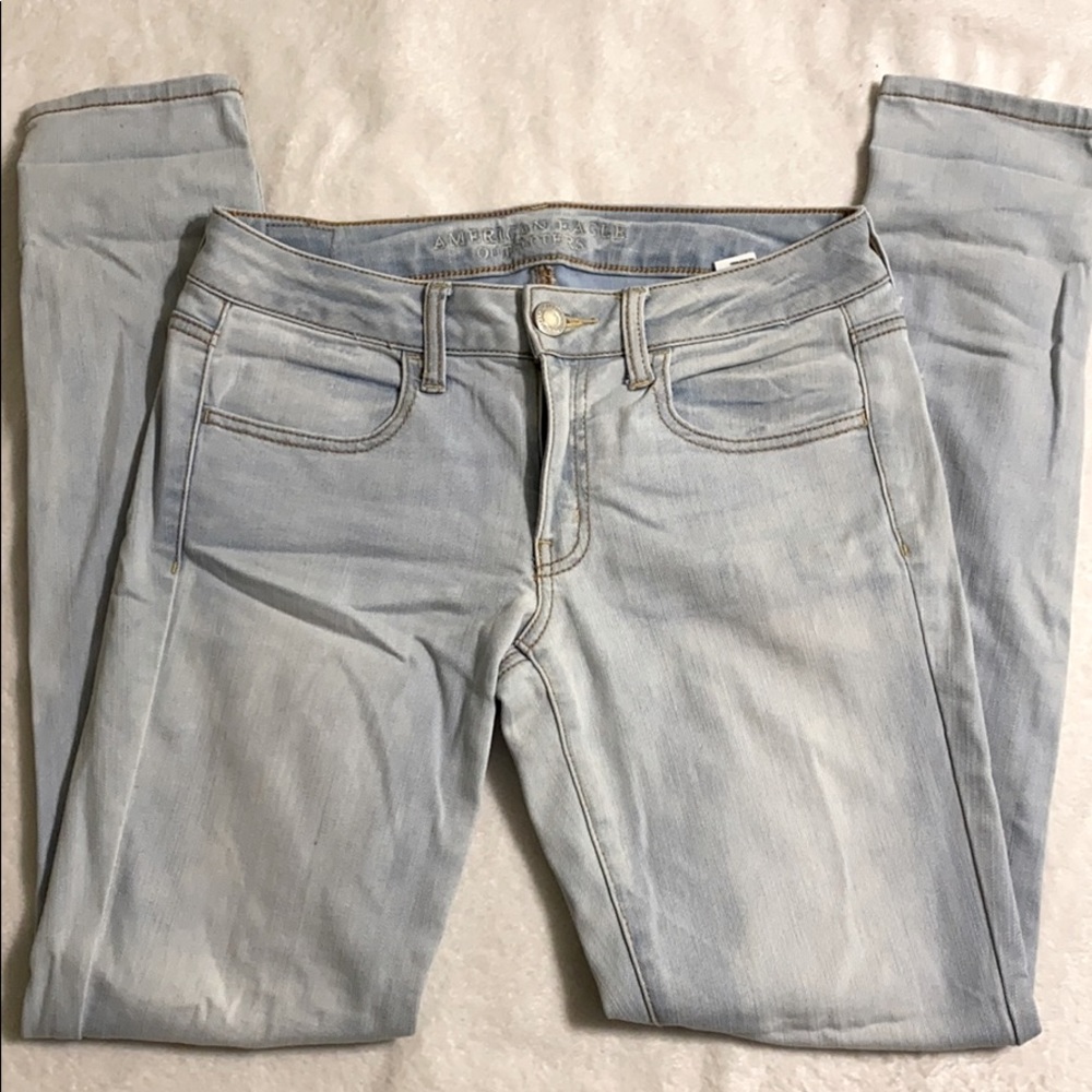 American Eagle Light Wash Skinny Jeans